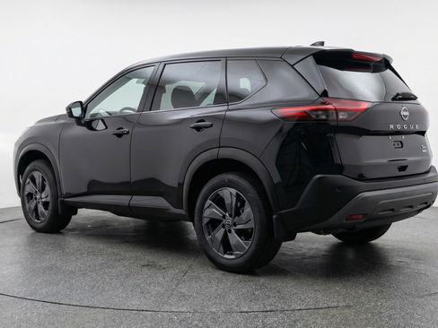 Used 2025 Nissan Rogue SV FWD image 6