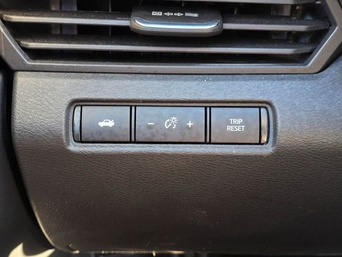 Used 2025 Nissan Altima 2.5 SV image 24