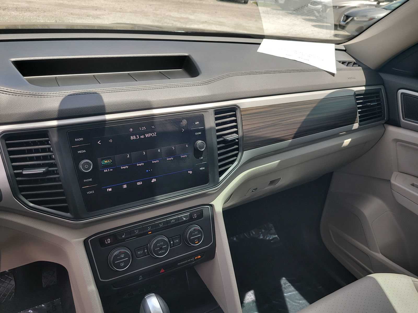 Used 2021 Volkswagen Atlas SE w/ Towing Package FWD image 19