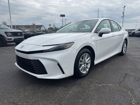 Used 2025 Toyota Camry LE image 5