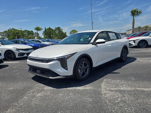 New 2026 Kia K4 FWD image 4