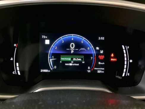 Used 2023 Toyota Corolla Cross XLE image 25