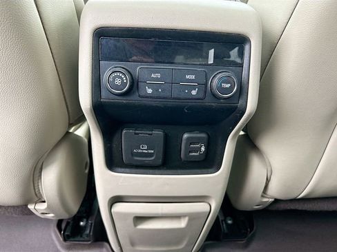 Used 2019 GMC Acadia Denali w/ Technology Package AWD/4WD image 28