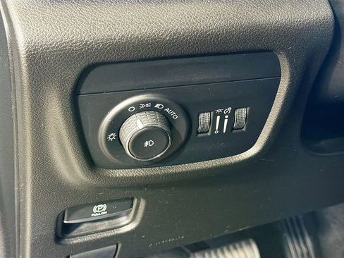 Used 2022 Jeep Grand Cherokee L Overland w/ Advanced Protech Group III AWD/4WD image 13