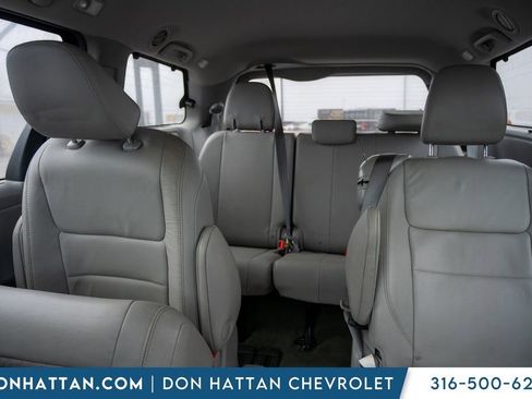 Used 2015 Toyota Sienna XLE w/ XLE Navigation Package image 19