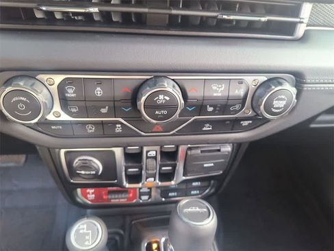 Used 2025 Jeep Gladiator Rubicon w/ Convenience Group image 19