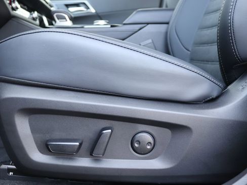 New 2026 Mitsubishi Outlander SE image 13