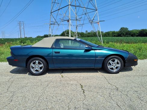 Used 1997 Chevrolet Camaro Z28 image 2