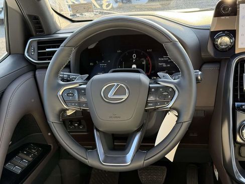 Used 2026 Lexus LX 600 4WD w/ Accessory Package (Z1) image 9