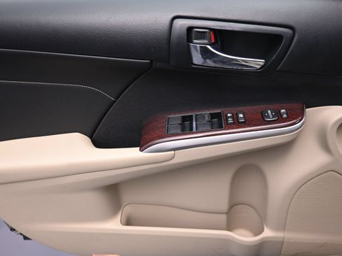 Used 2014 Toyota Camry XLE w/ Leather Package FWD image 23
