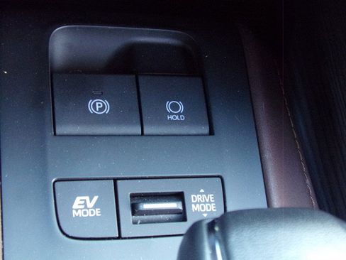 Used 2022 Toyota Venza Limited w/ Advanced Technology Package image 35