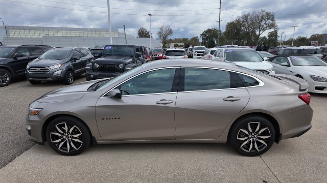 Used 2025 Chevrolet Malibu RS FWD image 4