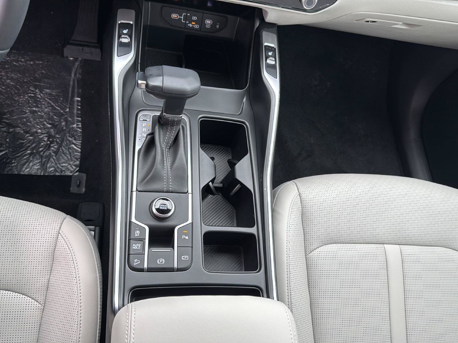 Used 2025 Kia Sorento S w/ Panoramic Sunroof Package FWD image 19