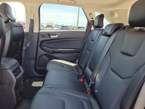 Used 2017 Ford Edge Titanium w/ Equipment Group 302A AWD/4WD image 13