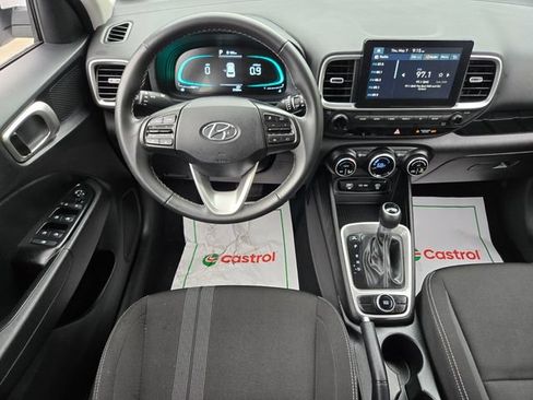 Used 2025 Hyundai Venue SEL FWD image 19