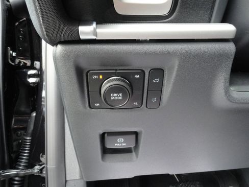 New 2025 Ford Expedition Active image 11