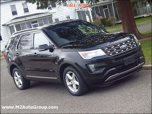Used 2016 Ford Explorer XLT w/ Equipment Group 202A AWD/4WD image 31