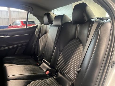 Used 2022 Toyota Camry SE image 17