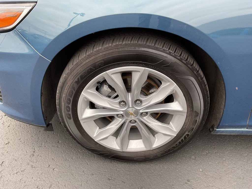 Used 2025 Chevrolet Malibu LT FWD image 9