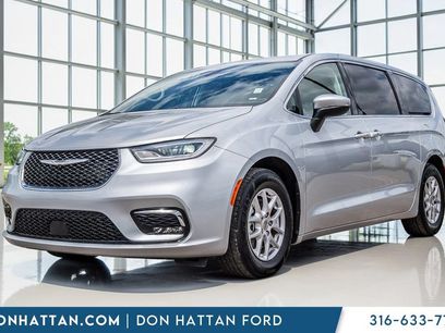 Used 2023 Chrysler Pacifica Touring-L