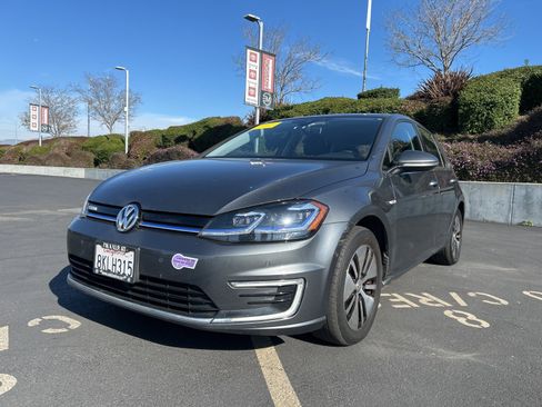 Used 2019 Volkswagen e-Golf SEL Premium image 2