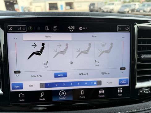 Used 2023 Chrysler Pacifica Touring-L FWD image 27