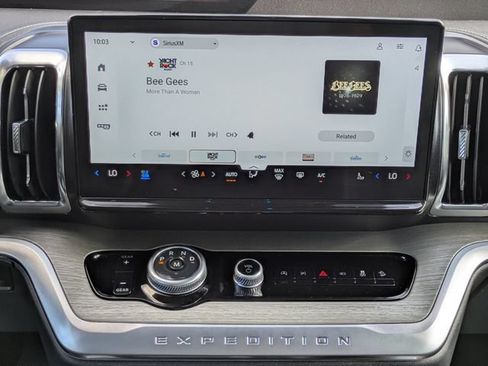 Used 2025 Ford Expedition Max Platinum AWD/4WD image 18