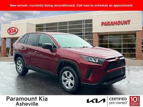 Used 2022 Toyota RAV4 LE AWD/4WD image 1