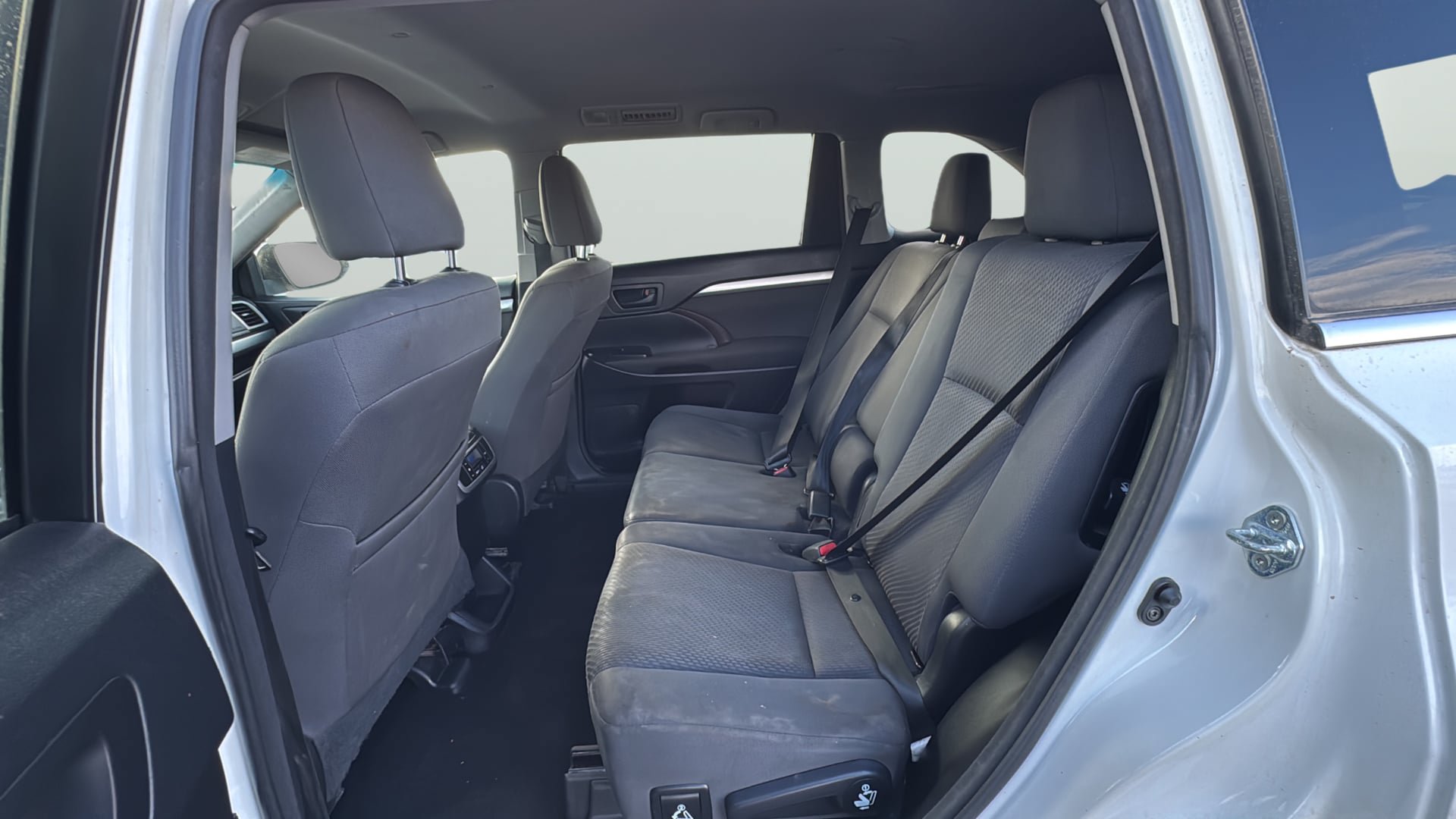 Used 2017 Toyota Highlander LE FWD image 33