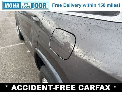 Used 2019 Jeep Grand Cherokee Laredo image 11