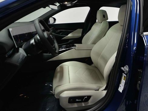 Used 2026 BMW 530i w/ Premium Package RWD image 8
