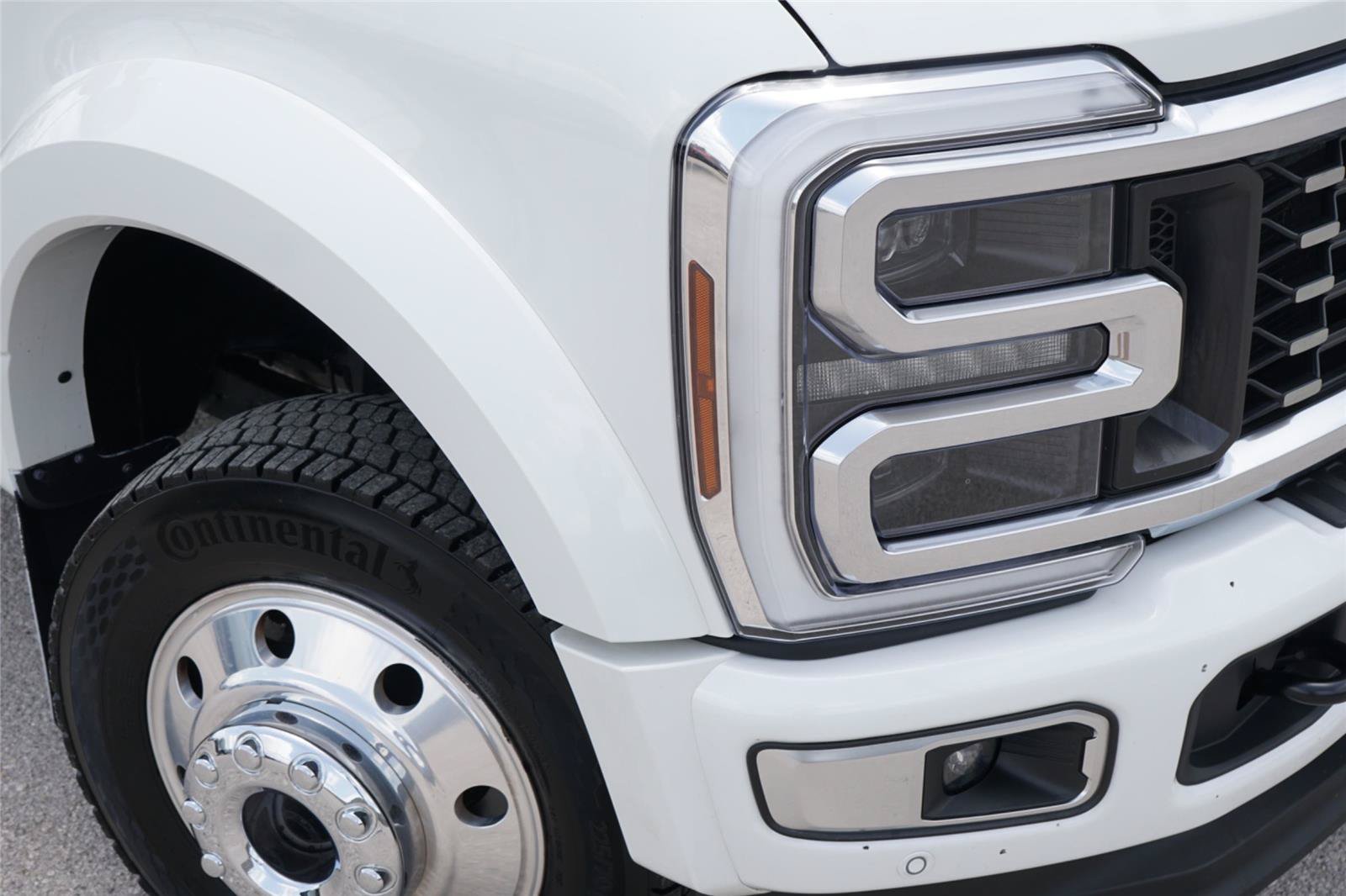 Used 2025 Ford F450 Platinum w/ Platinum Plus Package AWD/4WD image 3