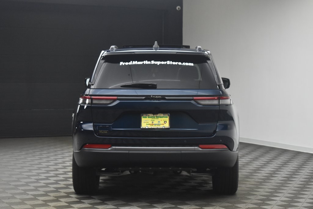 New 2027 Jeep Grand Cherokee Limited AWD/4WD image 11