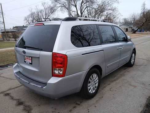 Used 2011 Kia Sedona LX image 5