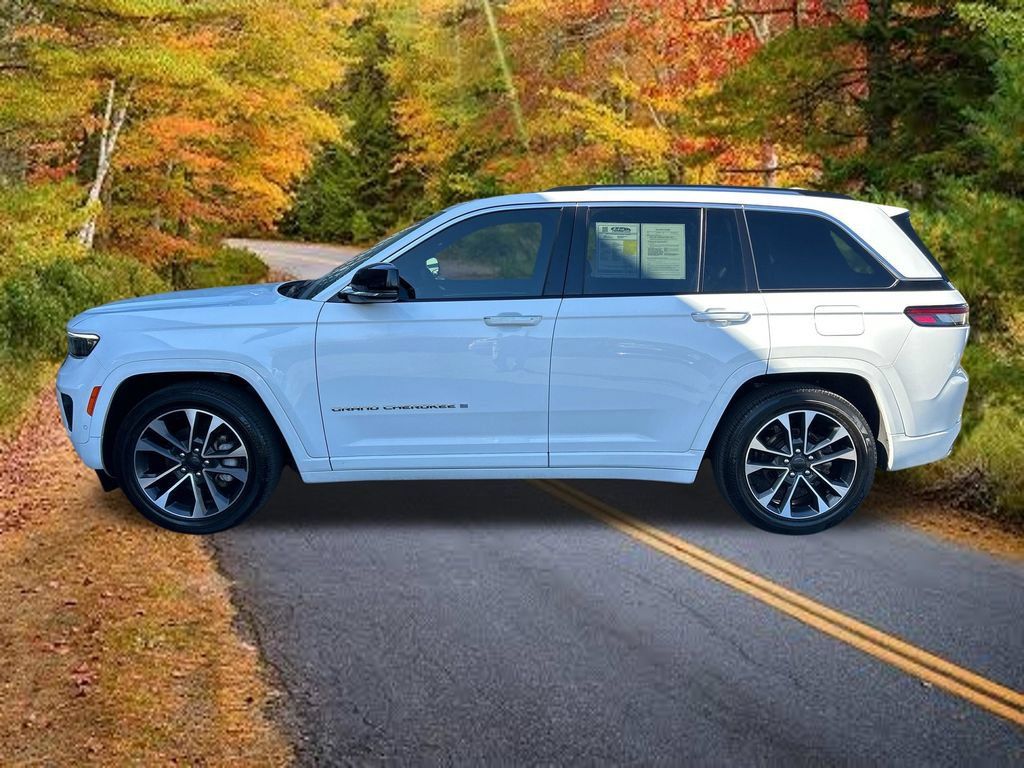 Certified 2023 Jeep Grand Cherokee Overland w/ Luxury Tech Group IV AWD/4WD image 8