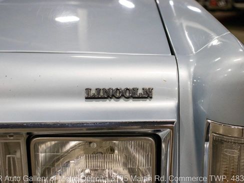 Used 1986 Lincoln Town Car image 33