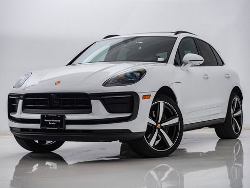 Certified 2026 Porsche Macan AWD/4WD image 1