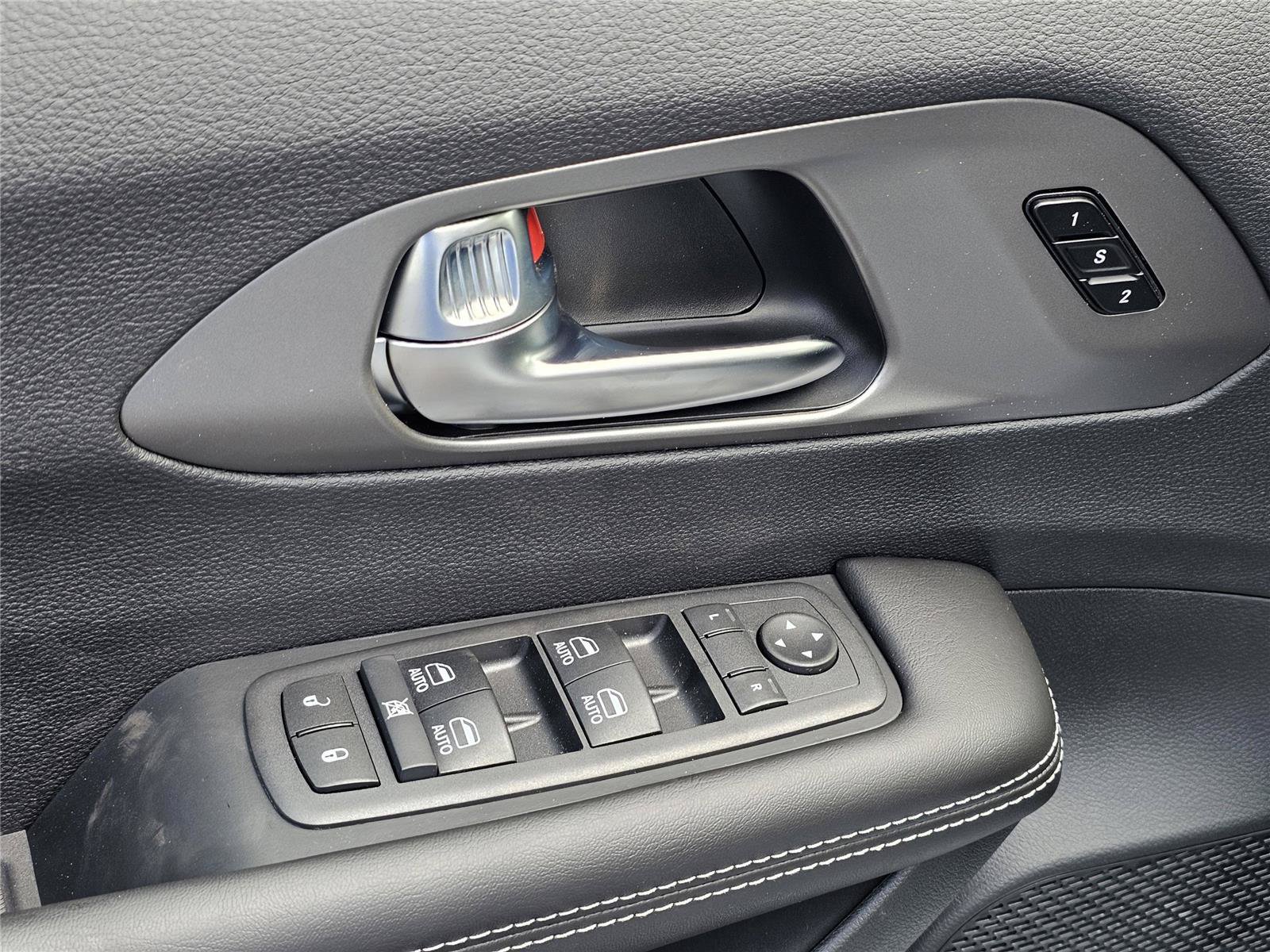 New 2027 Chrysler Pacifica Select FWD image 15