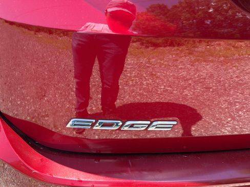 Used 2018 Ford Edge Titanium w/ Equipment Group 301A AWD/4WD image 37