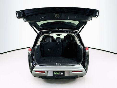 Used 2025 Nissan Pathfinder SL FWD image 30