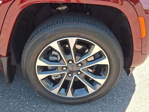 Certified 2024 Jeep Grand Cherokee Overland w/ Advanced Protech Group III AWD/4WD image 9