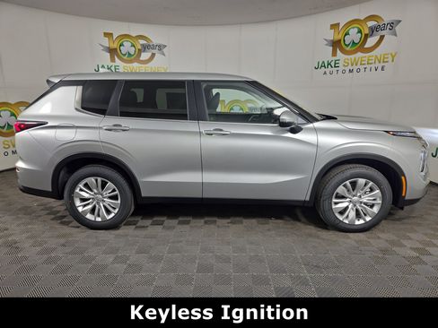 New 2026 Mitsubishi Outlander ES image 8