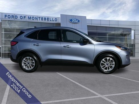 Used 2022 Ford Escape SE w/ Convenience Package FWD image 2
