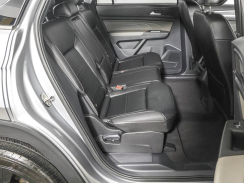 Used 2022 Volkswagen Atlas Cross Sport SE image 38