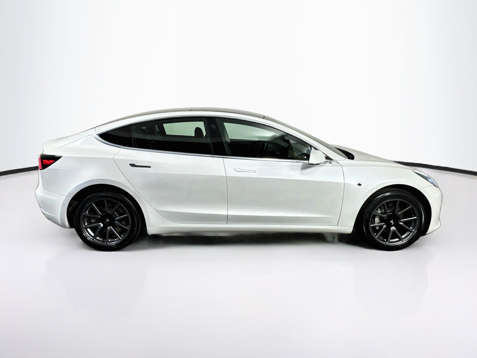 Used 2020 Tesla Model 3 Standard Range RWD image 8