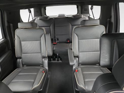 Used 2022 GMC Yukon XL SLT w/ SLT Premium Package AWD/4WD image 28