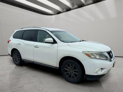 Used 2013 Nissan Pathfinder SV w/ Trailer Tow Pkg FWD image 12