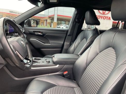Used 2023 Toyota Highlander XSE image 10