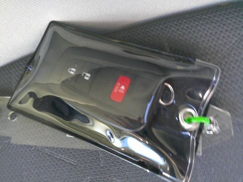 Used 2025 Toyota RAV4 XLE image 33