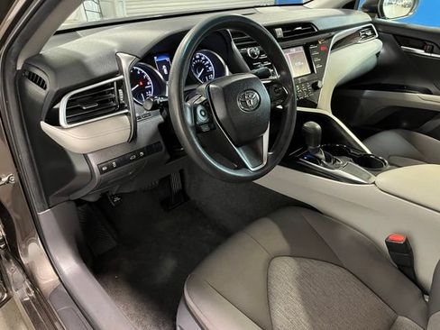 Used 2018 Toyota Camry LE FWD image 19